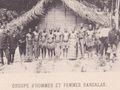 Tervuren 1897 groupe dhommes et femmes bangalas
