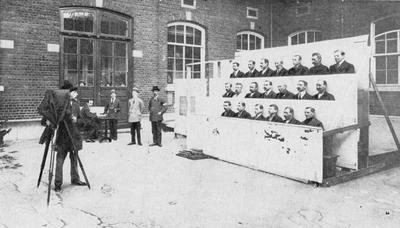 1-Enregistrement de  chômeurs à St Gilles en 1915 in 1914 1915 Illustré septembre n55 coll CHB