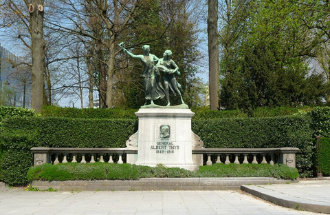 1-monument au général thys 03