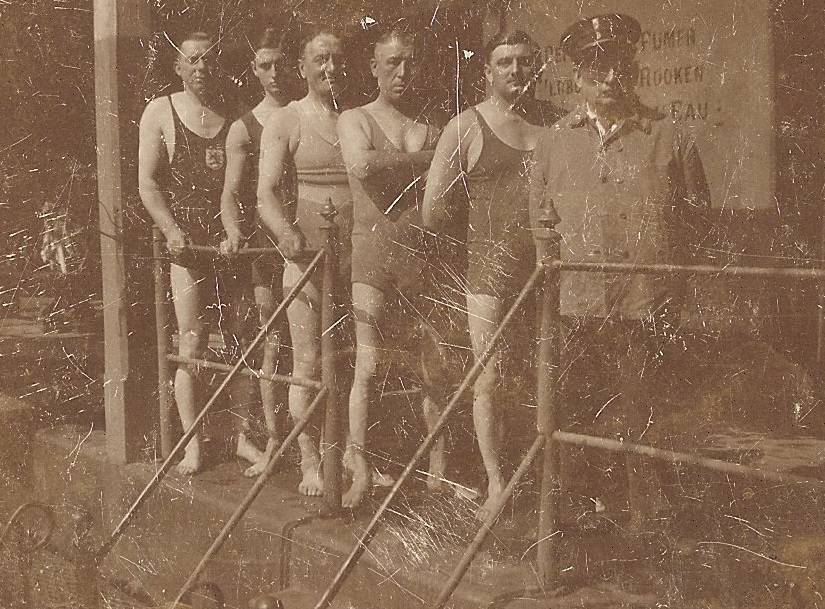 Les mâitres -nageurs avec Luppens Auguste