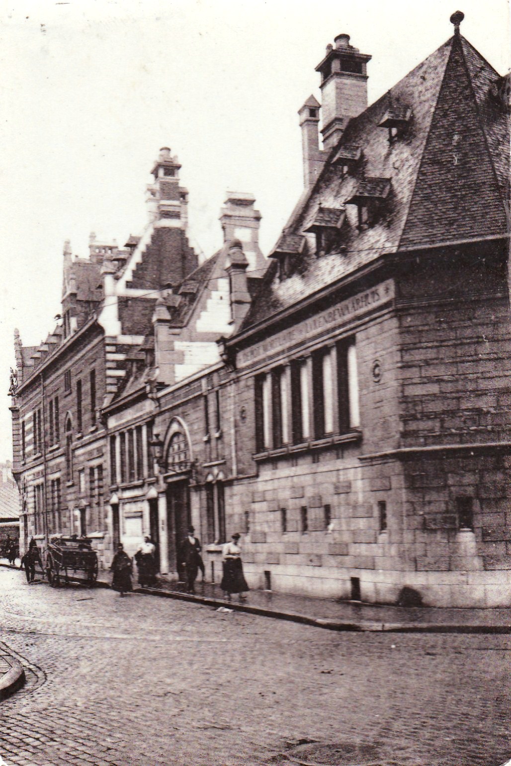 doc 8 le dépôt mortuaire rue St André vers 1910
